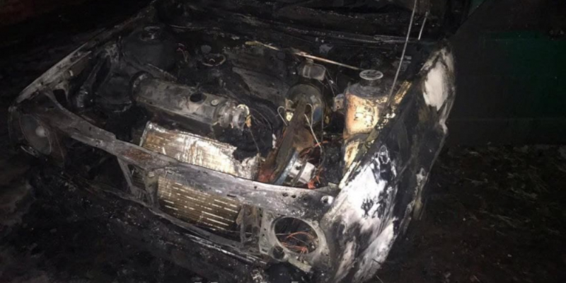 В Великих Луках подожгли автомобиль - 2021-02-02 10:43:00 - 1