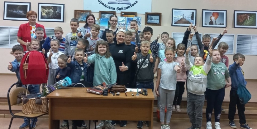 Великолукские школьники встретились с пилотессой аэростата Мариной Фёдоровой - 2022-06-14 16:05:00 - 1