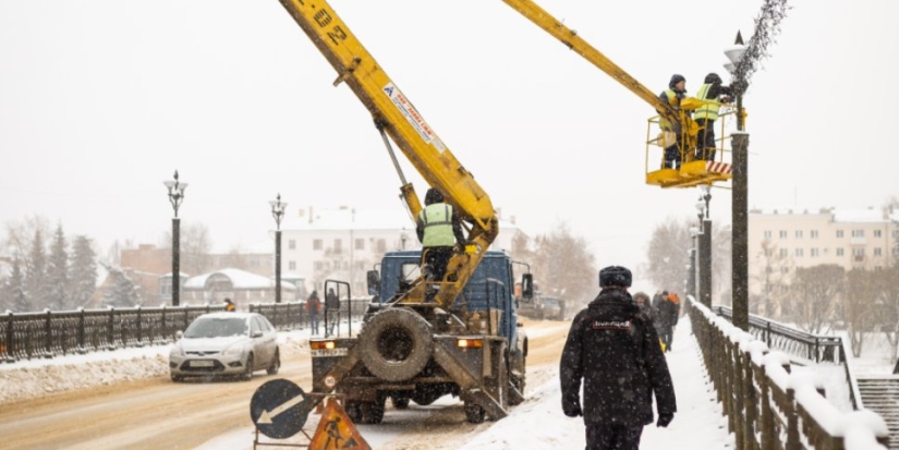 Демонтаж новогодних украшений в Великих Луках будет проводиться постепенно - 2022-01-25 13:35:00 - 1