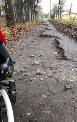 Великолучанка – властям: никакая спецтехника по ночам эти тротуары не убирает! Не надо врать! - 2018-11-12 17:11:00 - 1