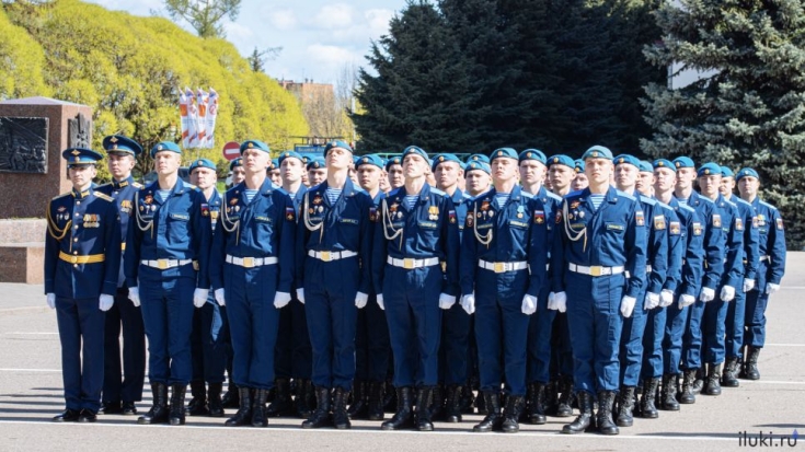 Торжественный марш в честь 76 годовщины Победы прошел в Великих Луках - 2021-05-09 13:52:00 - 1