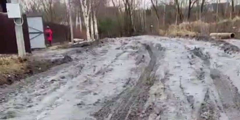 В школу по опасной дороге ходят юные великолучане - 2024-03-01 14:05:00 - 1