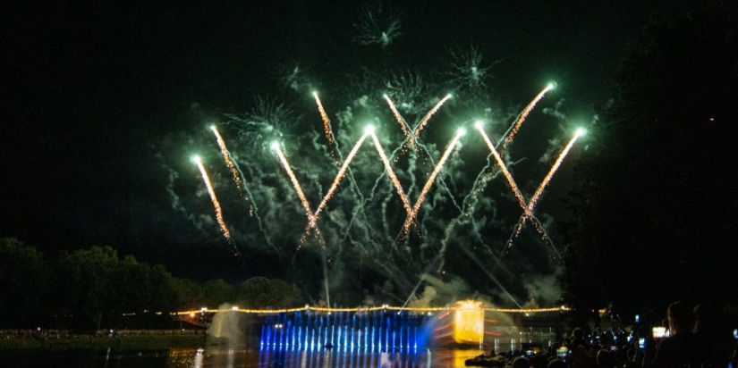 Лазерное шоу и салют над Великими Луками - 2022-08-28 13:05:00 - 1