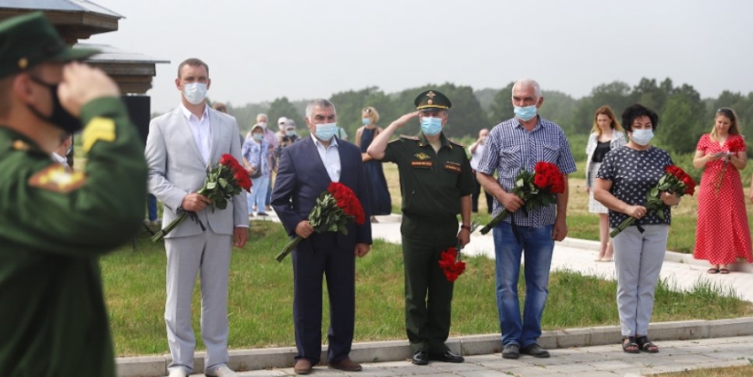 Михаил Ведерников и Александр Котов присоединились к минуте молчания - 2021-06-22 16:45:00 - 1