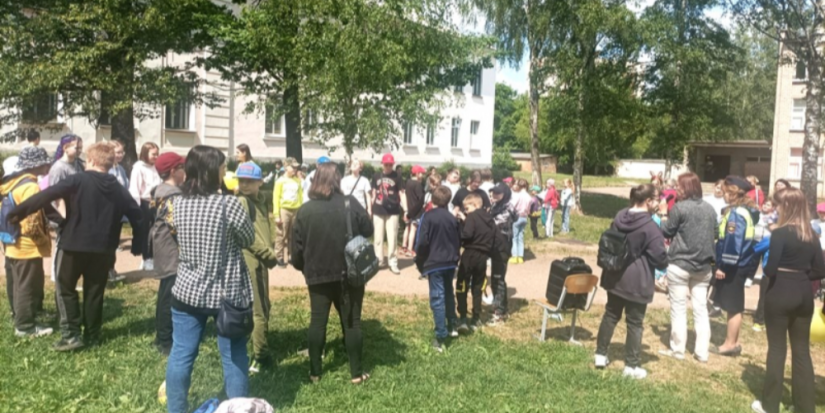 Великолукские полицейские навестили детей в оздоровительных лагерях - 2023-06-02 09:35:00 - 1