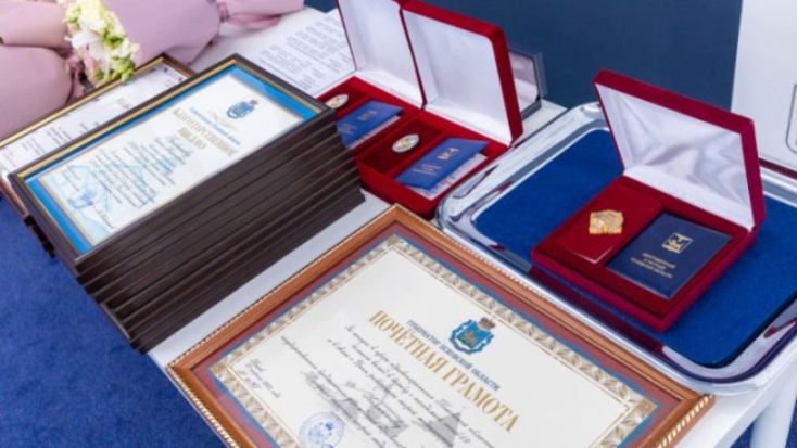 Михаил Ведерников наградил сотрудников областной станции скорой помощи - 2021-04-29 09:56:00 - 1