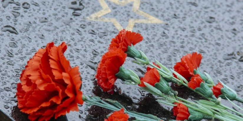 В Великих Луках возложили цветы к Памятнику воинам-интернационалистам - 2022-02-22 10:05:00 - 1