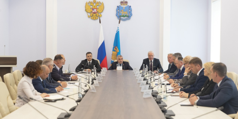 Михаил Ведерников провел встречи с фракциями областного Собрания - 2023-05-31 08:35:00 - 1