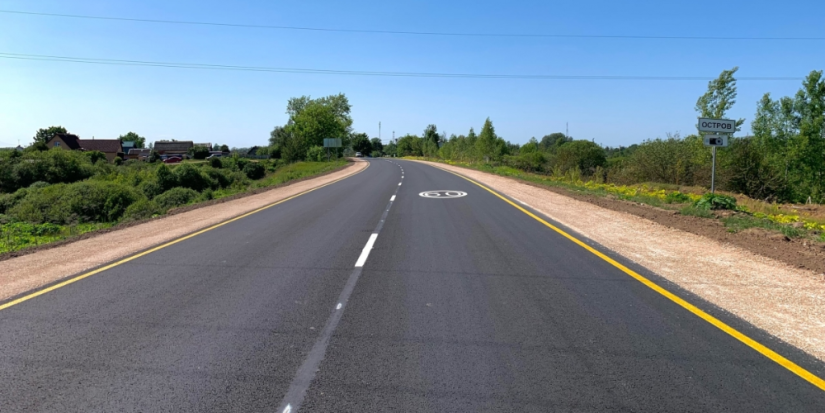 Специалисты привели в порядок более 4,7 км трассы в Островском районе - 2023-06-13 17:35:00 - 1