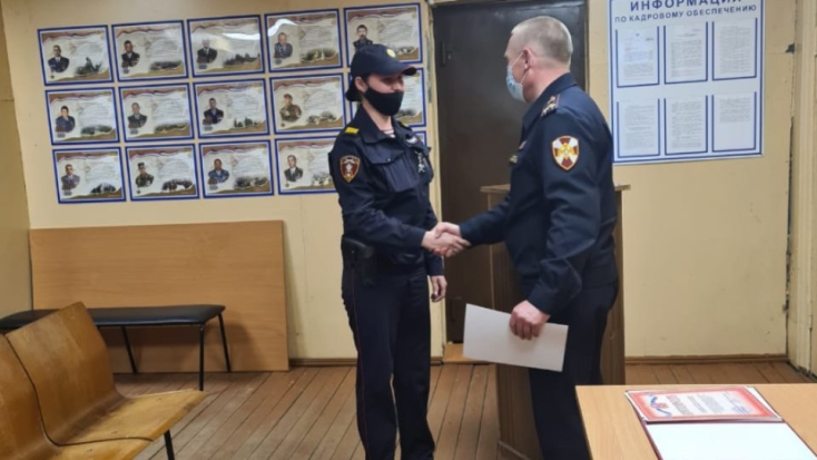 В Гдове наградили сотрудников охраны Росгвардии за содействие пожарным - 2021-05-20 14:13:00 - 1