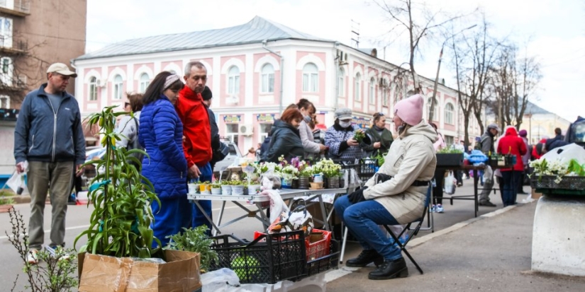 Весенняя ярмарка вернулась в Великие Луки спустя два года - 2022-04-30 15:00:00 - 1