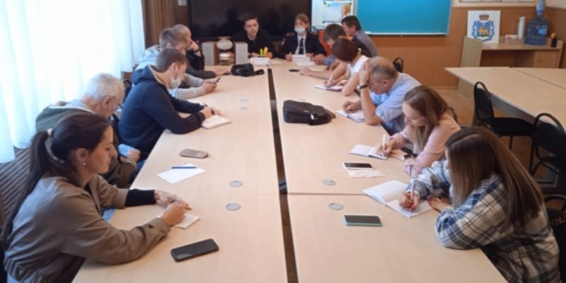 В Великих Луках инспекторы ГИБДД и педагоги обсудили методы обучения школьников - 2021-08-27 12:35:00 - 1