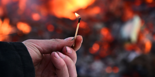 Поджог стал причиной пожара в великолукской пятиэтажке - 2021-02-19 10:46:00 - 1