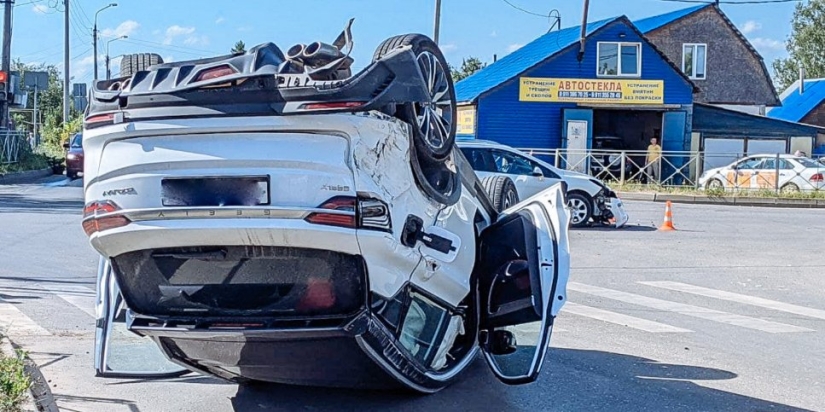 Три легковых авто столкнулись в Великих Луках - 2021-07-30 16:27:00 - 1
