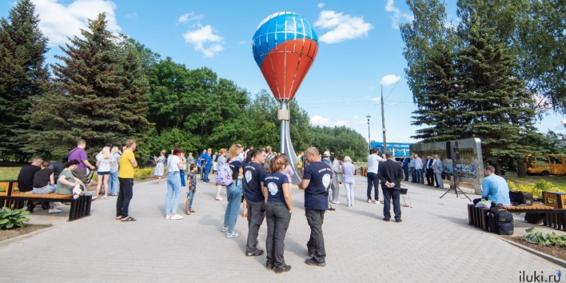 В Великих Луках торжественно открыли памятник Воздухоплаванию - 2021-06-11 17:00:00 - 1