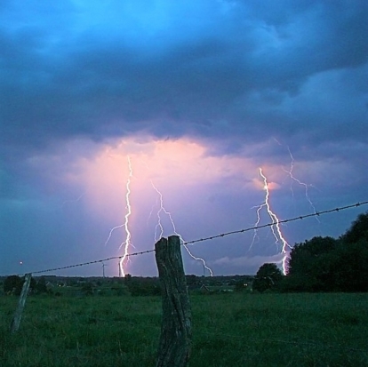 Внимание! Получено предупреждение о неблагоприятном природном явлении в Псковской области - 2018-07-15 14:48:00 - 1