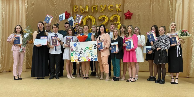 В великолукском Филиале ПсковГУ состоялось вручение дипломов - 2023-07-04 11:05:00 - 1