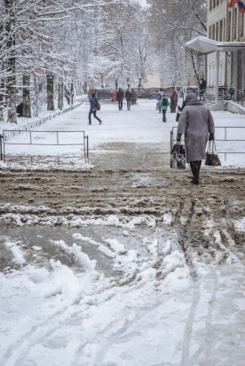 ФОТО: Великие Луки засыпало снегом, но убирать снегогрязь по нормативам никто не торопится - 2018-11-14 16:27:00 - 1