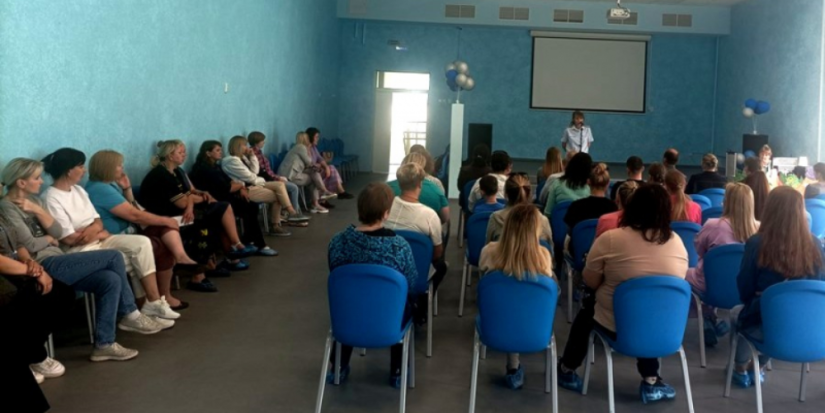 В Великих Луках на родительском собрании выступили дорожные полицейские - 2023-05-30 14:35:00 - 1