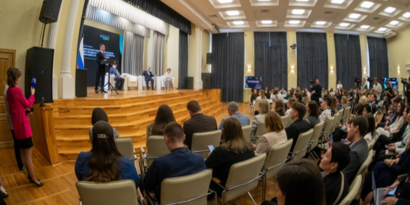 Михаил Ведерников предложил создать студенческий медиахаб - 2024-05-20 14:05:00 - 1