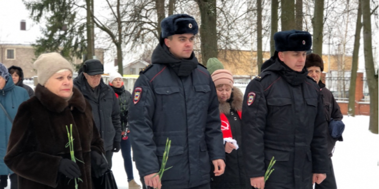Великолукские полицейские почтили память героев - 2023-01-17 17:35:00 - 1