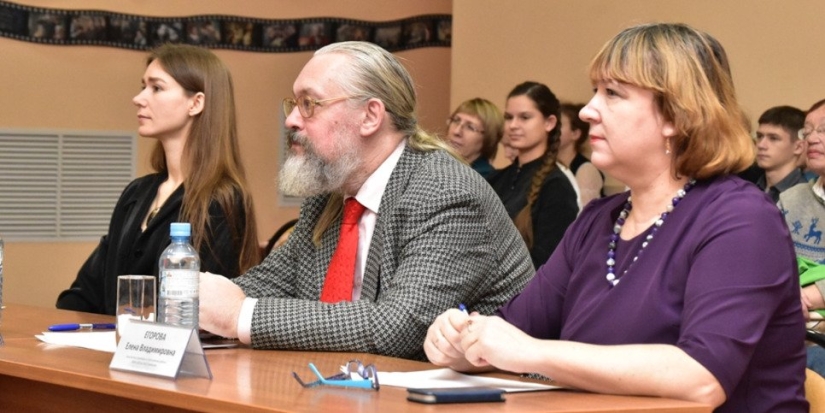 В Великих Луках подвели итоги городского конкурса чтецов - 2022-12-15 18:05:00 - 1