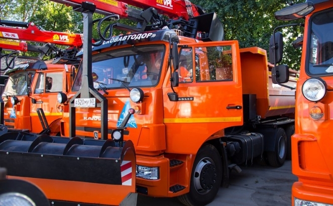 Новая дорожная техника из Великих Лук прибыла в районные филиалы «Псковавтодора» (ФОТО) - 2018-08-12 19:36:00 - 1
