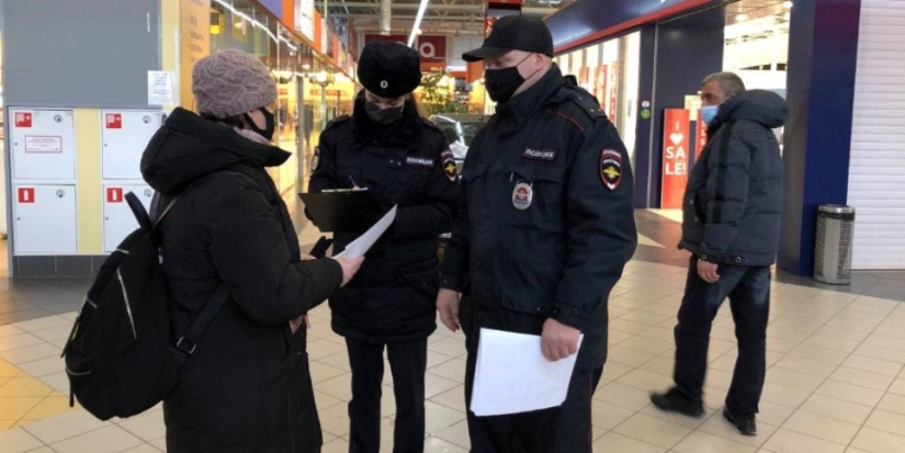 Полицейские Великих Лук провели рейд по профилактике мошенничества - 2022-01-25 12:05:00 - 1