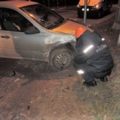 Пешеход попал под колеса легкового авто на площади Героев-десантников в Пскове - 2016-12-23 06:01:00 - 1