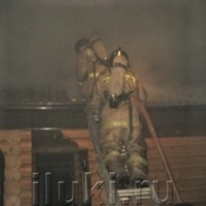 В Среднем проезде в Великих Луках неправильная эксплуатация печи стала причиной пожара в бане - 2016-12-17 18:01:00 - 1