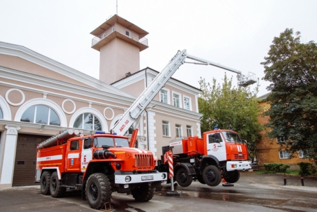 Демонстрация пожарно-спасательной техники в Великих Луках (ФОТО) - 2016-10-05 15:43:00 - 1