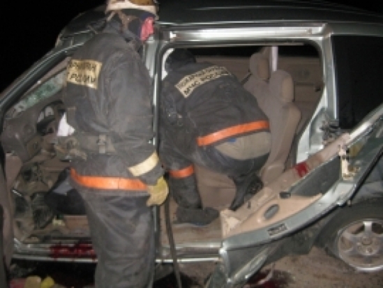 Спасатели МЧС выезжали на ликвидацию последствий ДТП на 159-й километр трассы Великий Новгород – Порхов – Остров - 2016-12-28 07:02:00 - 1