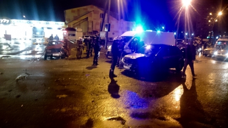 Жесткая авария в Пскове (ФОТО) - 2016-11-27 01:15:00 - 1