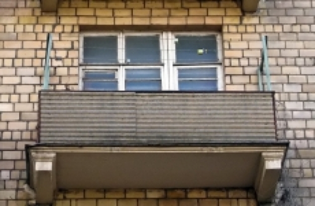 В Гатчинском районе Ленинградской области ребенок упал с балкона третьего этажа - 2017-01-27 10:21:00 - 1