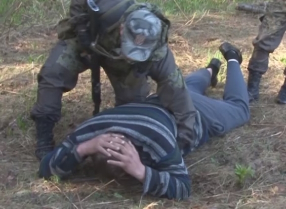 Бандиты, грабившие на трассе фуры, скрывались на заимке в глухой тайге - 2017-02-03 14:34:00 - 1