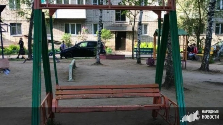 Качели-убийцы, от которых в Великих Луках погиб ребенок, демонтированы и изъяты для экспертиз - 2018-05-15 17:08:00 - 1