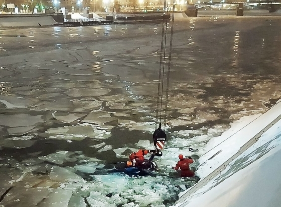 Инспектор ДПС рассказал о спасении тонувшей в Москве-реке автомобилистки (ФОТО) - 2017-01-27 21:18:00 - 1