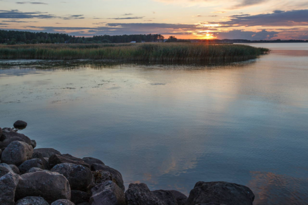 Жена попросила помощи спасателей в поисках мужа, который не вернулся с рыбалки на Псковском озере - 2016-09-23 16:30:00 - 1
