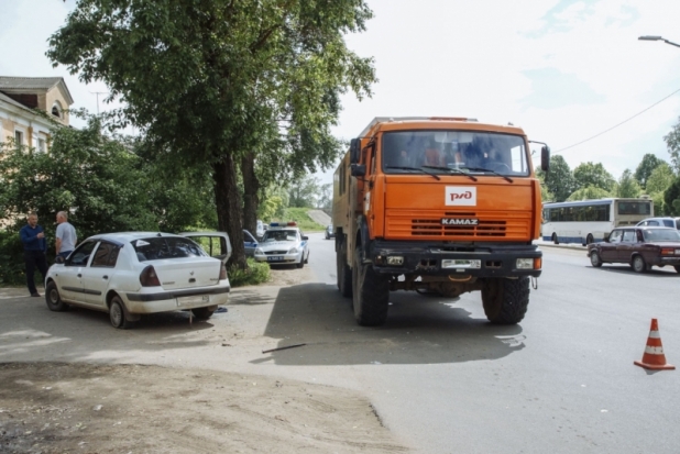 ФОТО: авария «Рено» и «Камаза» в Великих Луках - 2018-05-18 14:52:00 - 1