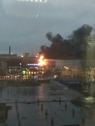Ангар с трансформатором полыхает на Кировском заводе в Петербурге (ФОТО) - 2016-10-28 19:16:00 - 1