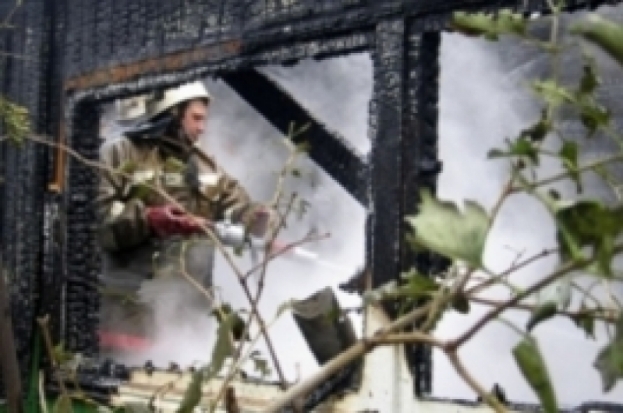 В Стругокрасненском районе шесть огнеборцев тушили возгорание в жилом доме - 2016-09-30 06:31:00 - 1