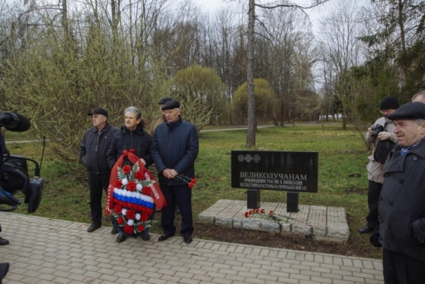 В Великих Луках прошел памятный митинг ко дню годовщины катастрофы на Чернобыльской АЭС (ФОТО) - 2018-04-26 12:54:00 - 1