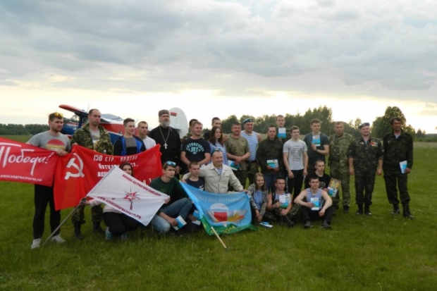 Воспитанники Великолукских военно-патриотических клубов совершили в Витебске первые парашютные прыжки (ВИДЕО) - 2017-06-12 11:13:00 - 1
