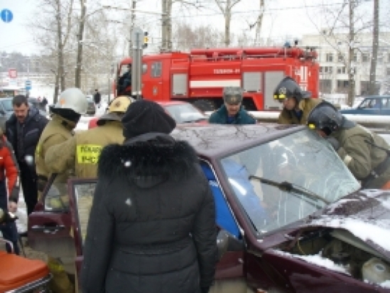 В Пскове легковой автомобиль сбил пешехода - 2017-02-14 20:38:00 - 1