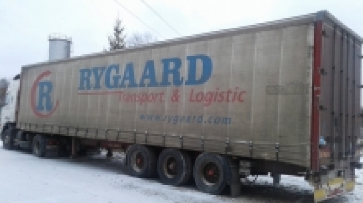 Псковские приставы арестовали тягач, владелец которого задолжал более миллиона рублей - 2017-02-07 19:44:00 - 1