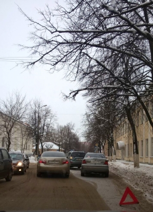 «Мицубиси», «Лендкрузер» и два «Форда» столкнулись на улице Некрасова в Великих Луках (ФОТО) - 2017-01-19 15:37:00 - 1