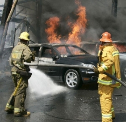 На улице Лермонтова в Невеле горел автомобиль - 2016-09-23 19:13:00 - 1