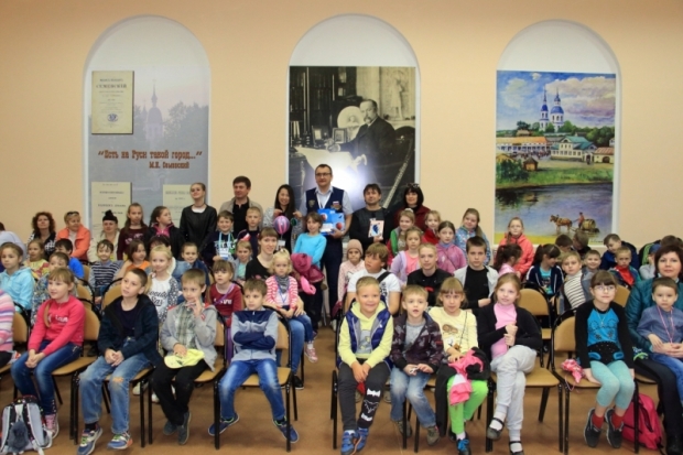 Воздухоплаватели встретились с маленькими великолучанами - 2017-06-15 16:13:00 - 1
