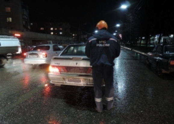 Пешеход попал под колеса легкового авто на Красноармейской набережной в Пскове - 2017-03-10 01:13:00 - 1