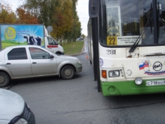 В Пскове автобус попал в ДТП - 2017-10-24 19:14:00 - 1